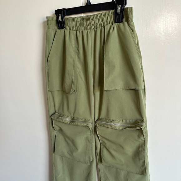 Forever 21 Green Cargo Pants - Picture 3 of 3